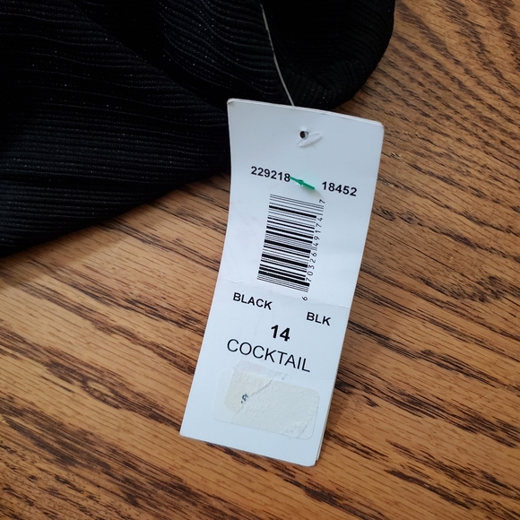 NWT Signature Robbie Bee size 14 cocktail dress. - Picture 7 of 7